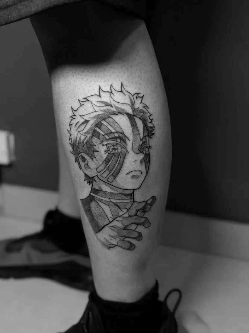 Anime Tattoo auf der Wade